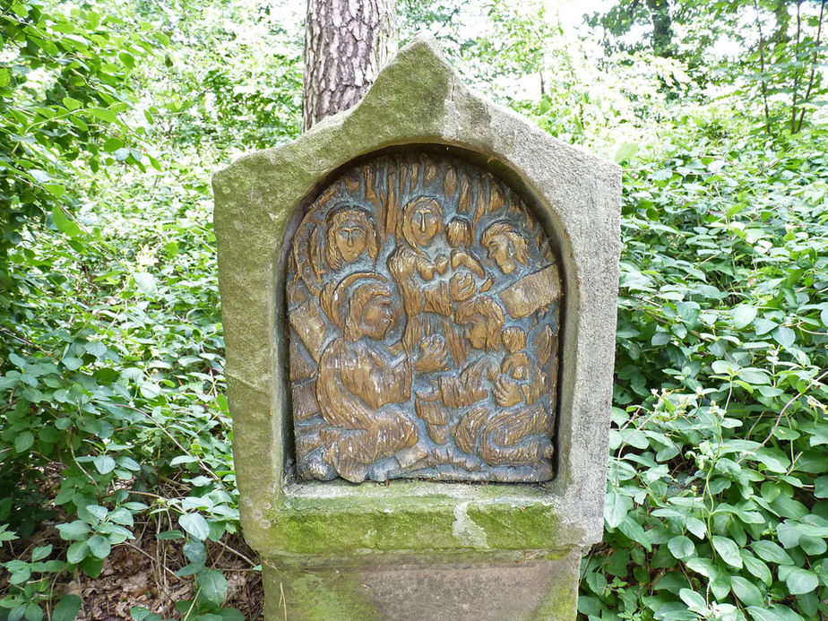 Die sieben Fußfälle an der Weingartenkapelle in Naumburg (Foto: Karl-Franz Thiede)